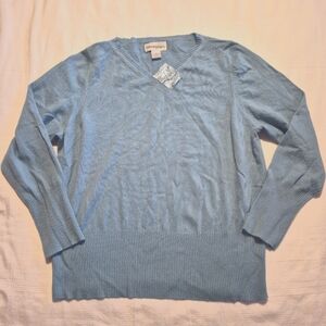 Bloomingdale's women's size 2X light blue V neck Cashmere sweater NWOT